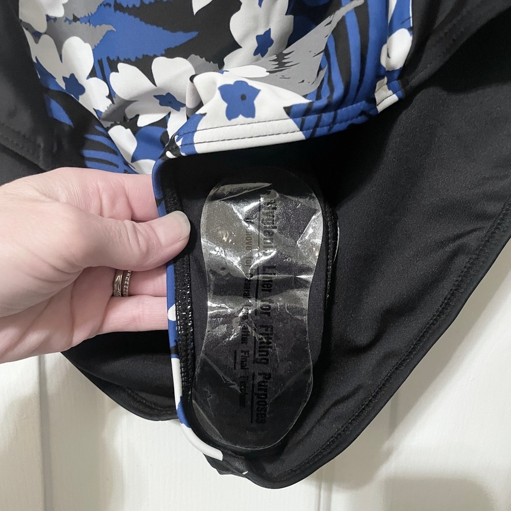 Tropical Escape Women's Floral Blue and Black Swimsuit Size 18W - Picture 5 of 12